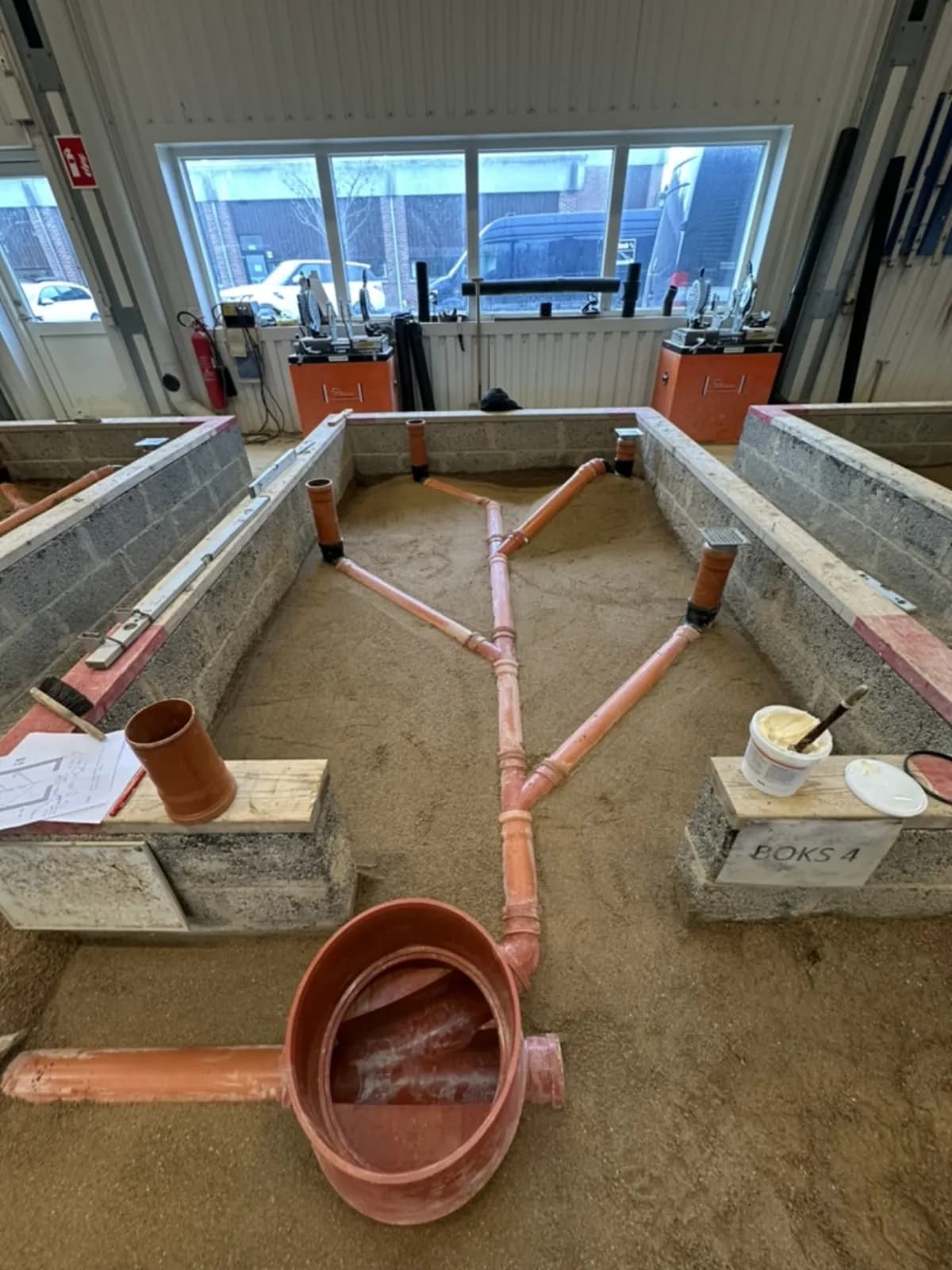 Afløbssystem - Komplet nyt afløbssystem med korrekt promille fald, ny rensebrønd og tilslutning til hovedkloak.